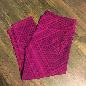 Cropped pink and gray leggings