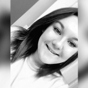 Meet your Posher, Adrienne