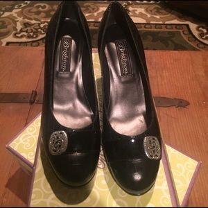 Brighton "Bergen" pumps