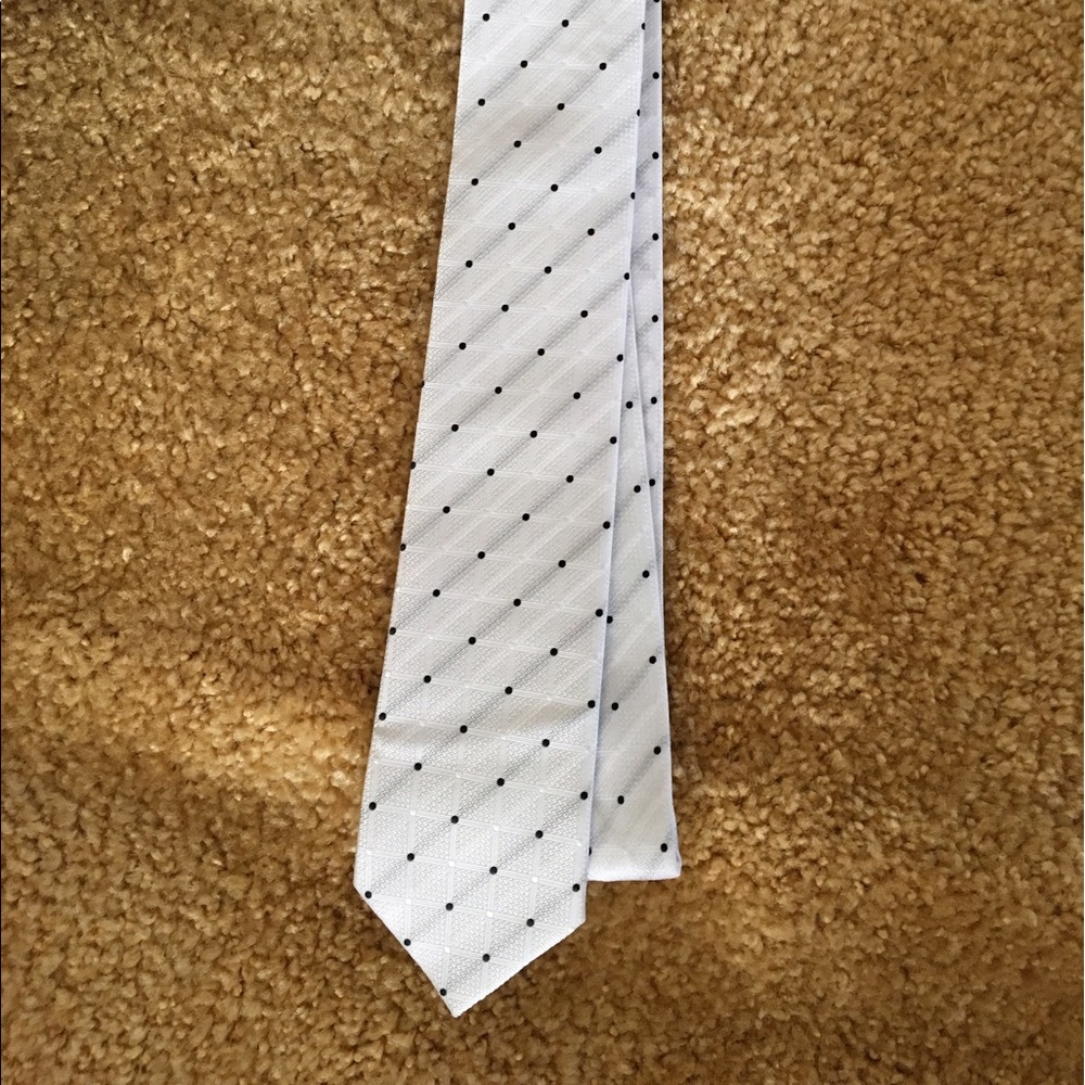 New Very Nice White Fabio Slim Cut Tie