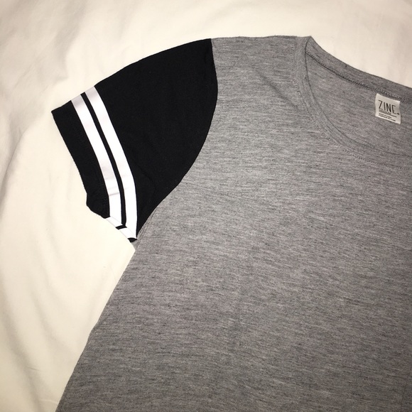 ❤️PLEASE BUY❤️ Gray and Black Tee - Picture 2 of 3