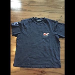 Vineyard vines t shirt