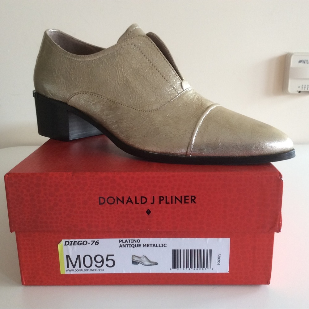 NEW! Donald J Pliner-women's 9.5 "Diego" oxfords