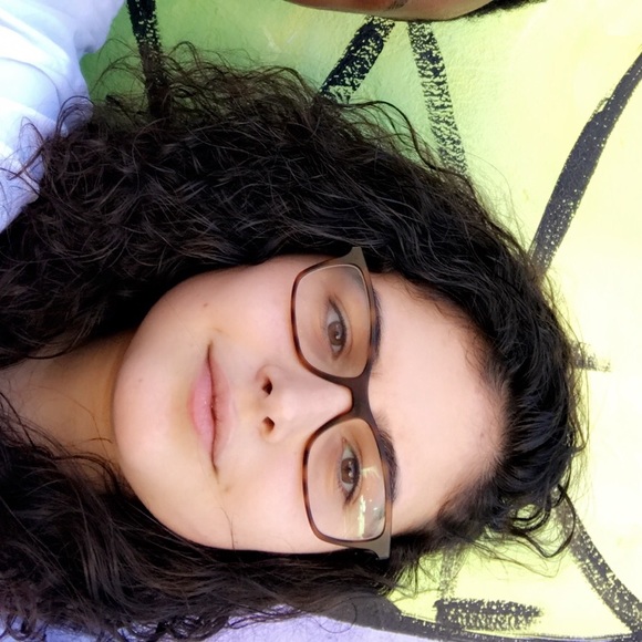 Meet your Posher, Nicole - Picture 1 of 1