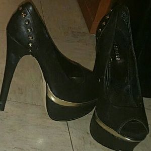 Black Platform Pumps
