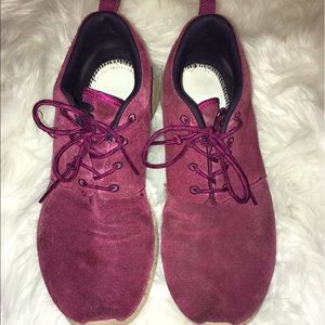 Nike Rosherun Suede Running Shoes