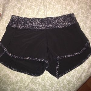 Lululemon size 4 speckled black speed shorts