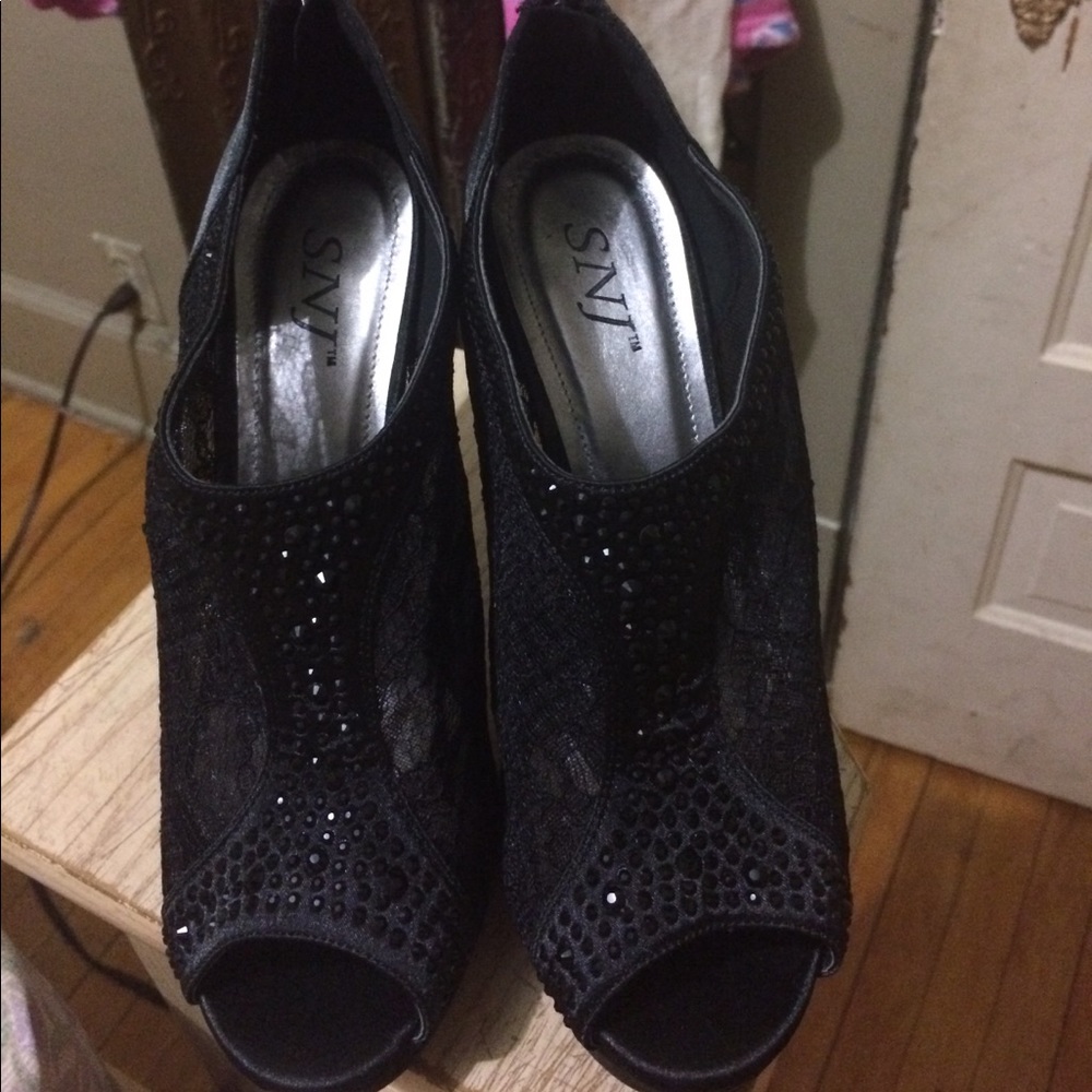 Black high hells