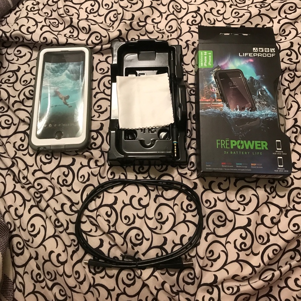 Lifeproof iPhone 6/6s charging case