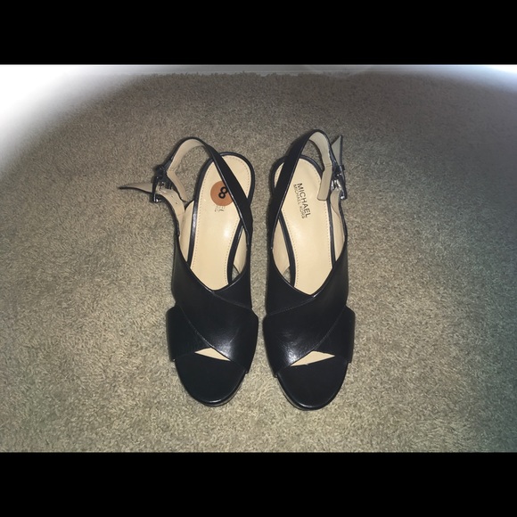 Michael Kors - Picture 2 of 3