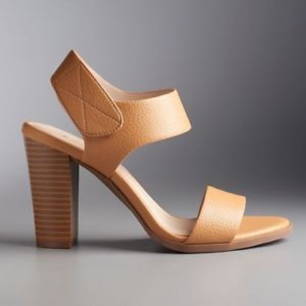 Vera Wang Block Heel - Cognac