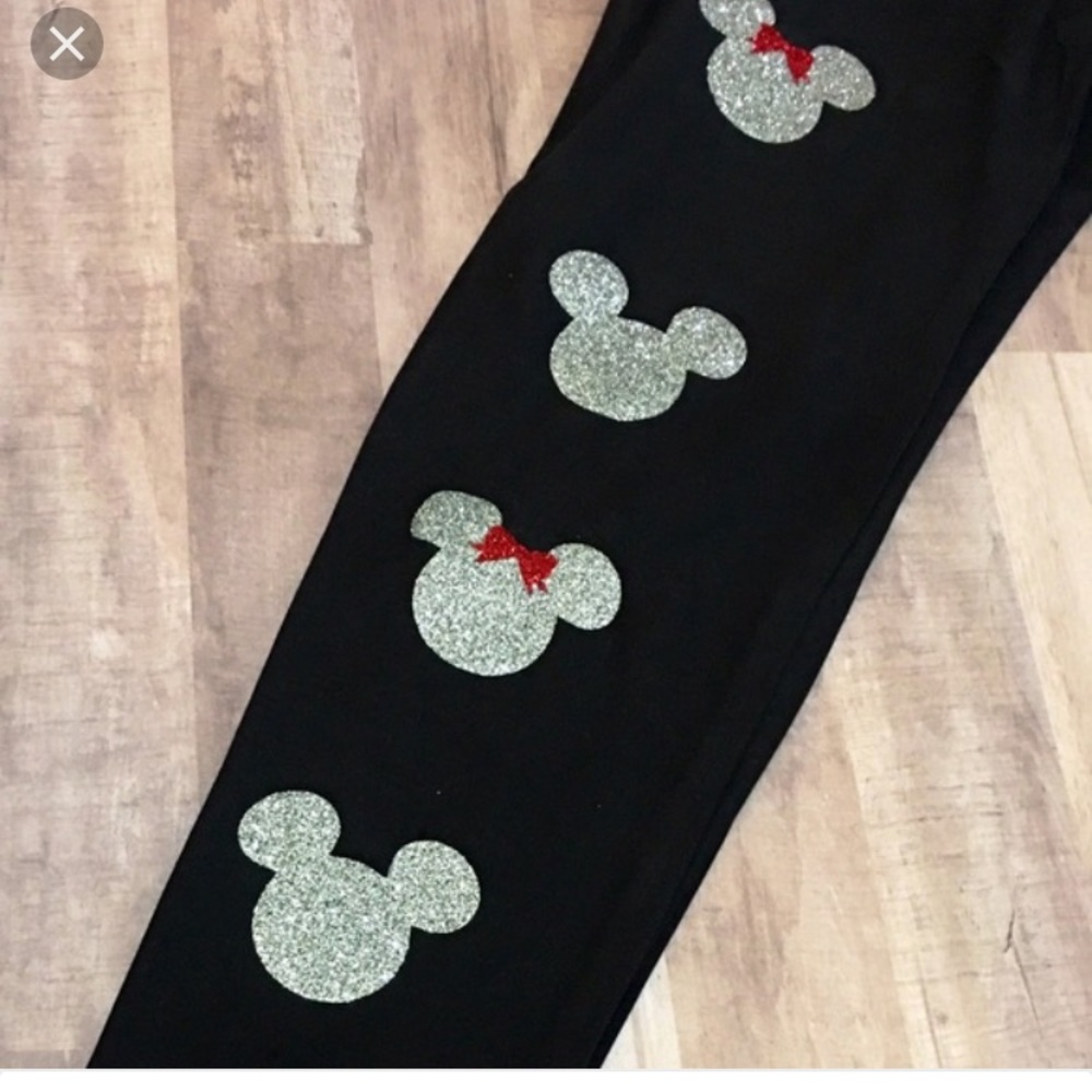 ISO. Minnie Mouse legging small.