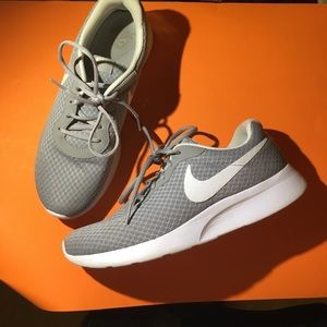 Nike Tanjun