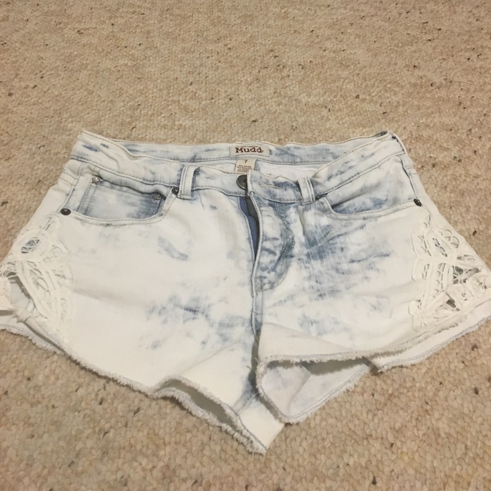 Light-Washed jean shorts