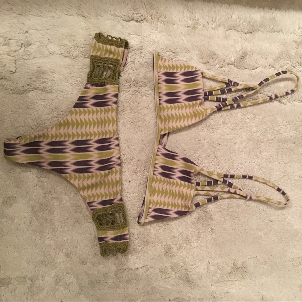 Acacia swimwear set (petite) (slightly worn)