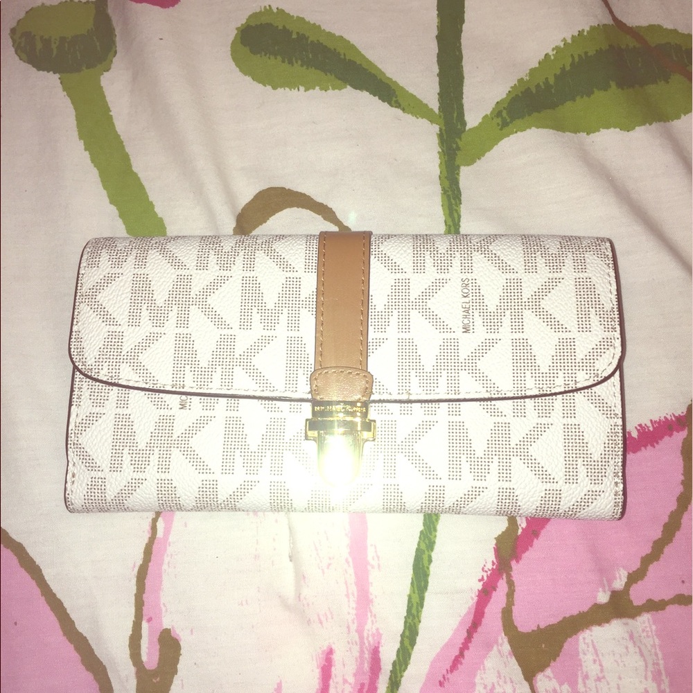 Authentic Michael Kors Charlton Wallet
