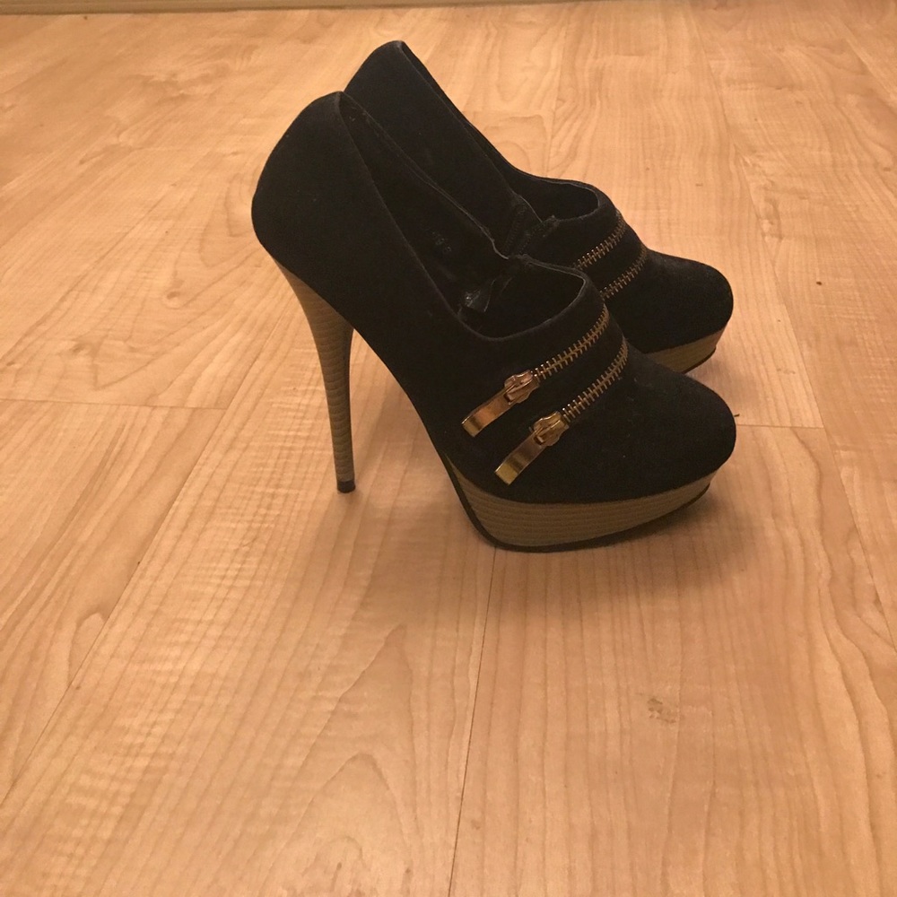 Red Kiss heels 👠