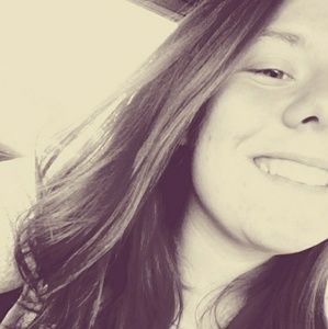 Meet your Posher, Chloe