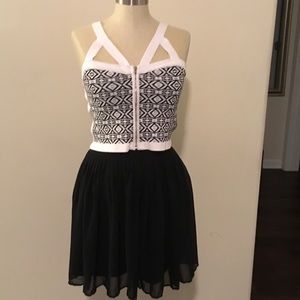 Size Large chiffon dirndl skirt.