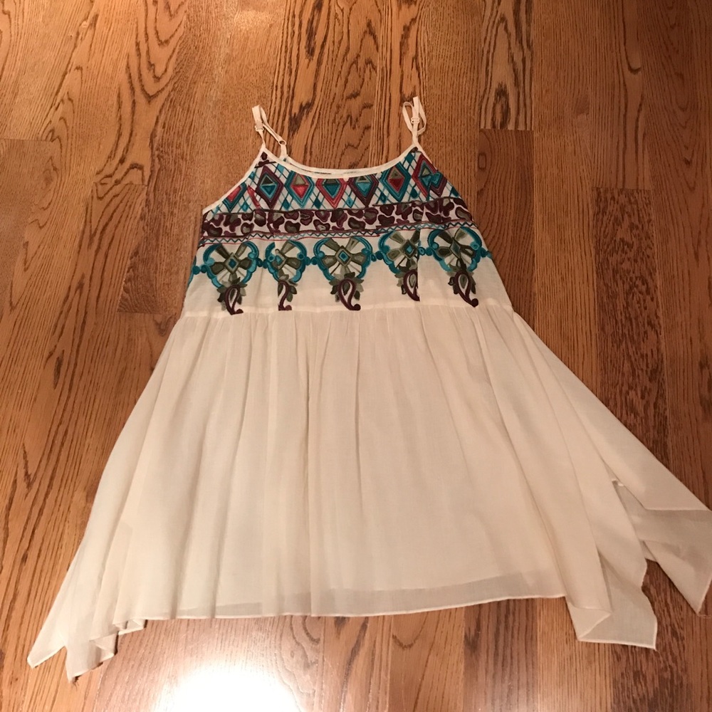 Embroidered dress. Size small