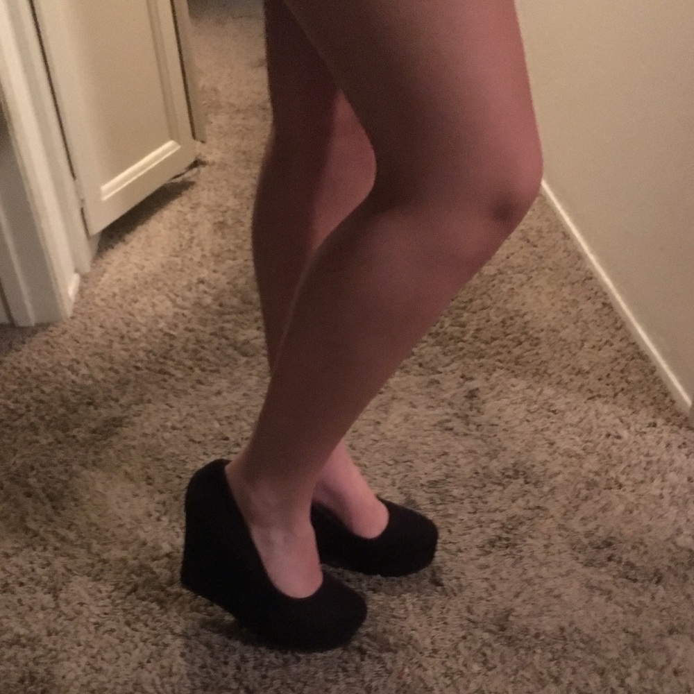 Black wedges
