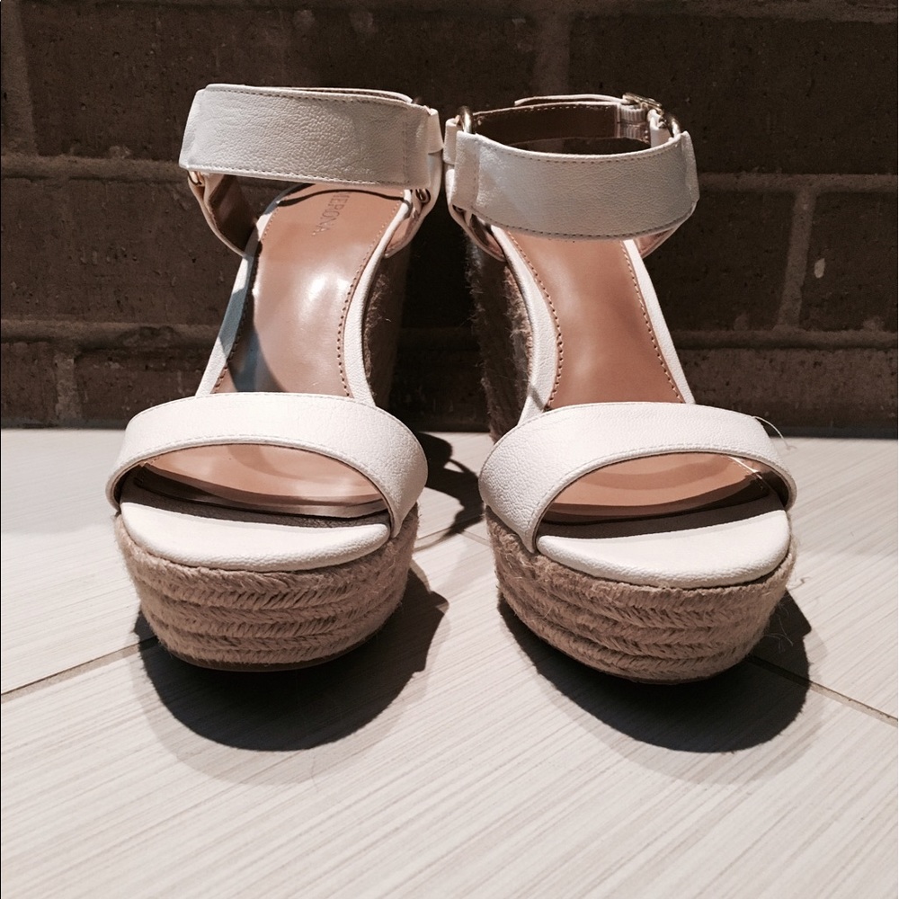 White open toed wedges - Picture 2 of 8