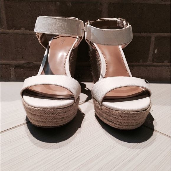 White open toed wedges - Picture 2 of 8