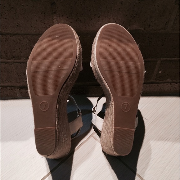 White open toed wedges - Picture 3 of 8