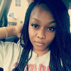 Meet your Posher, Larisha