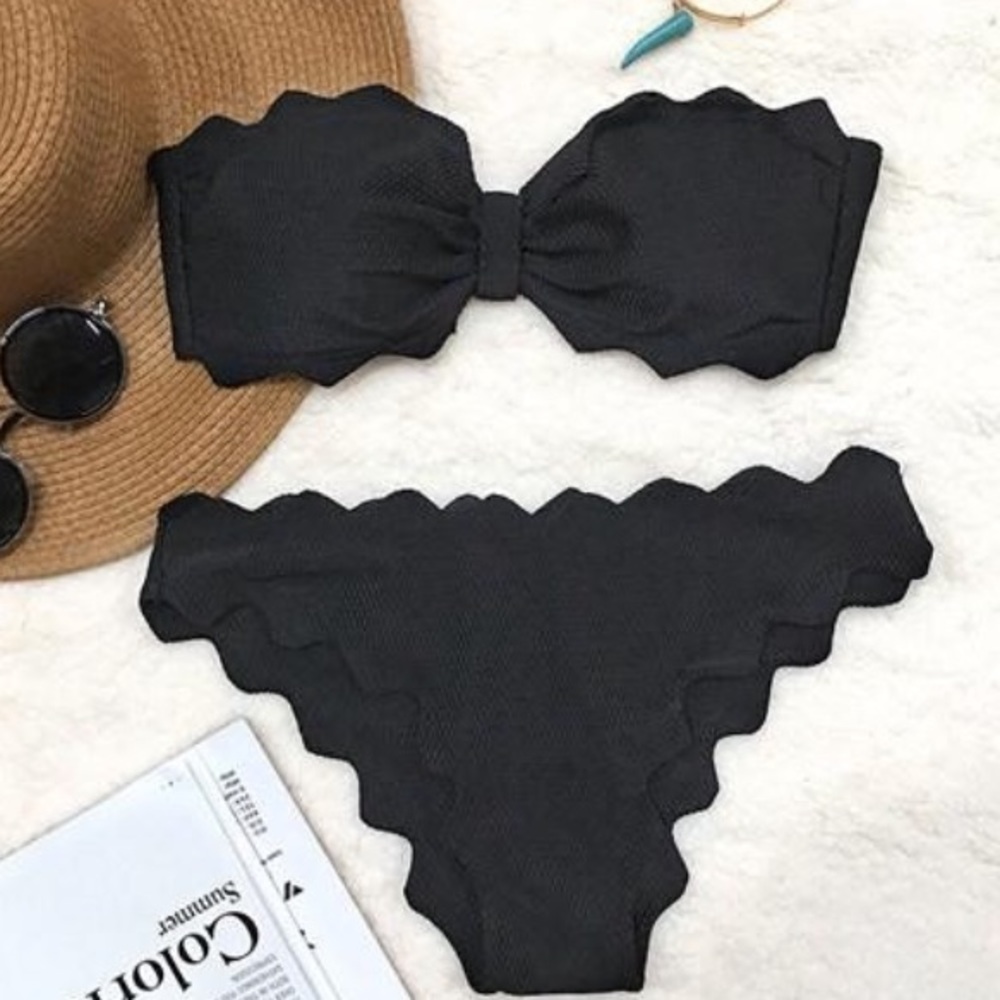 Black bandeau bikini