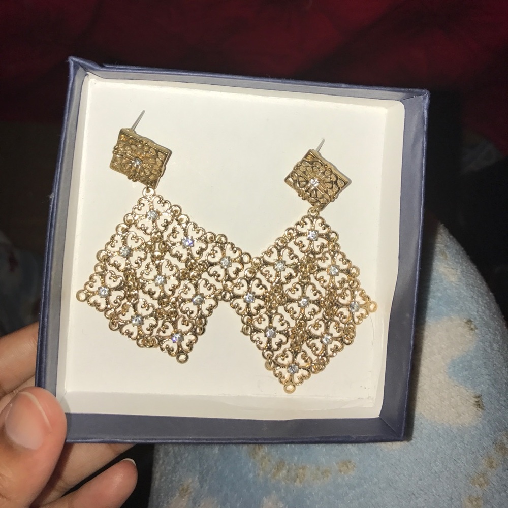 Earrings don't have a backside lock