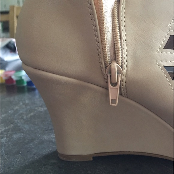 TOP Moda Beige Wedges (Women's Size 8) - Picture 3 of 4