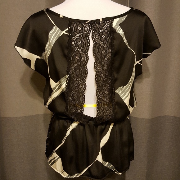 Open back blouse - Picture 2 of 2