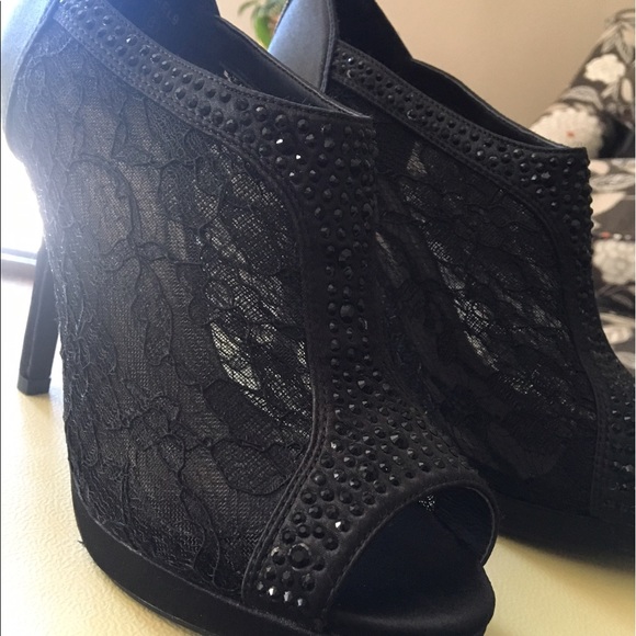 Black Lace Heels (Women's Size 8) - Picture 2 of 2