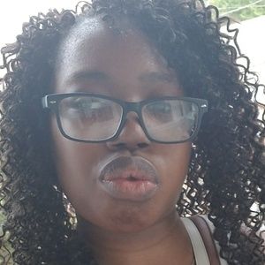 Meet your Posher, Alicia