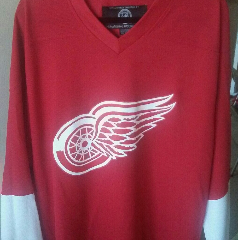 Shirt Red & White Sports.