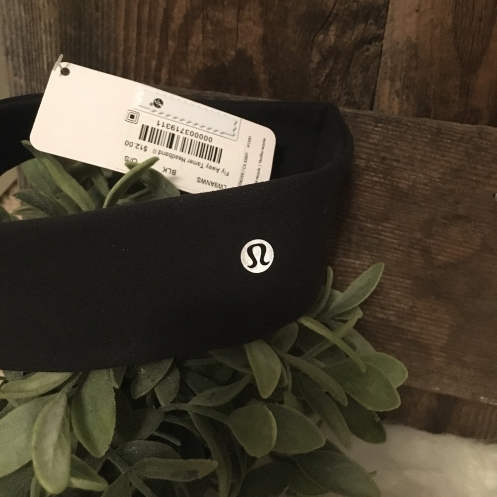 Lululemon Black Fly Away Tamer Headband ll