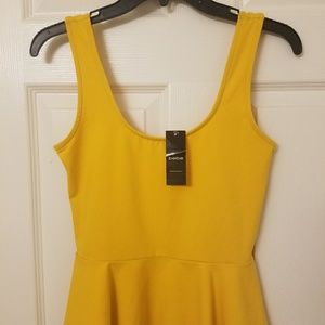 Bebe summer top in yellow.