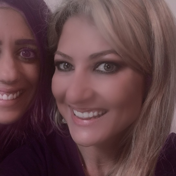 Meet your Posher, Nicole - Picture 2 of 2