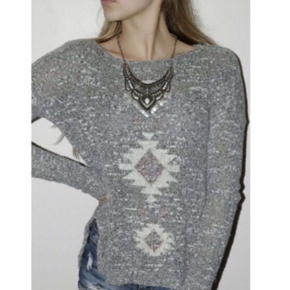 Trendy Gray Tribal Print Sweater With Slits