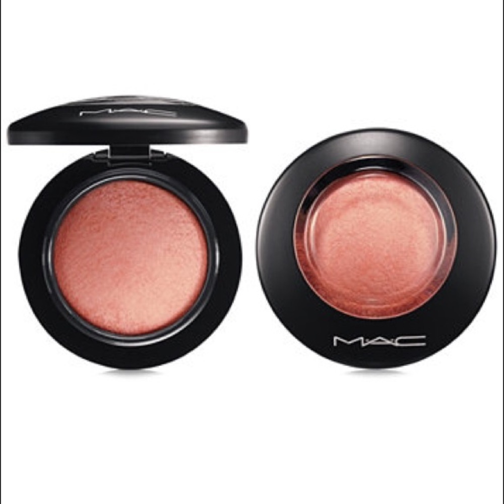 MAC blush - brand new. Never used (New Romance)