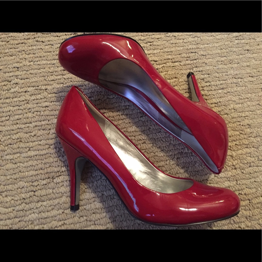 Jessica Simpson red patent leather pumps