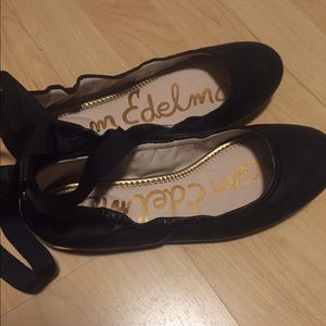 Gorgeous black ballet flat!