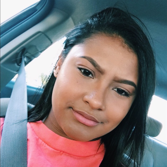 Meet your Posher, Gabi - Picture 1 of 1