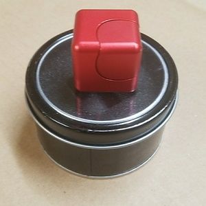 Red cube spinner