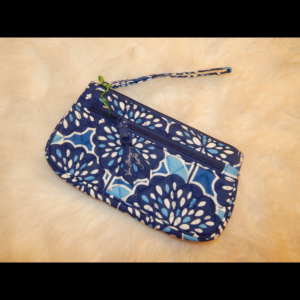 VERA BRADLEY CLUTCH