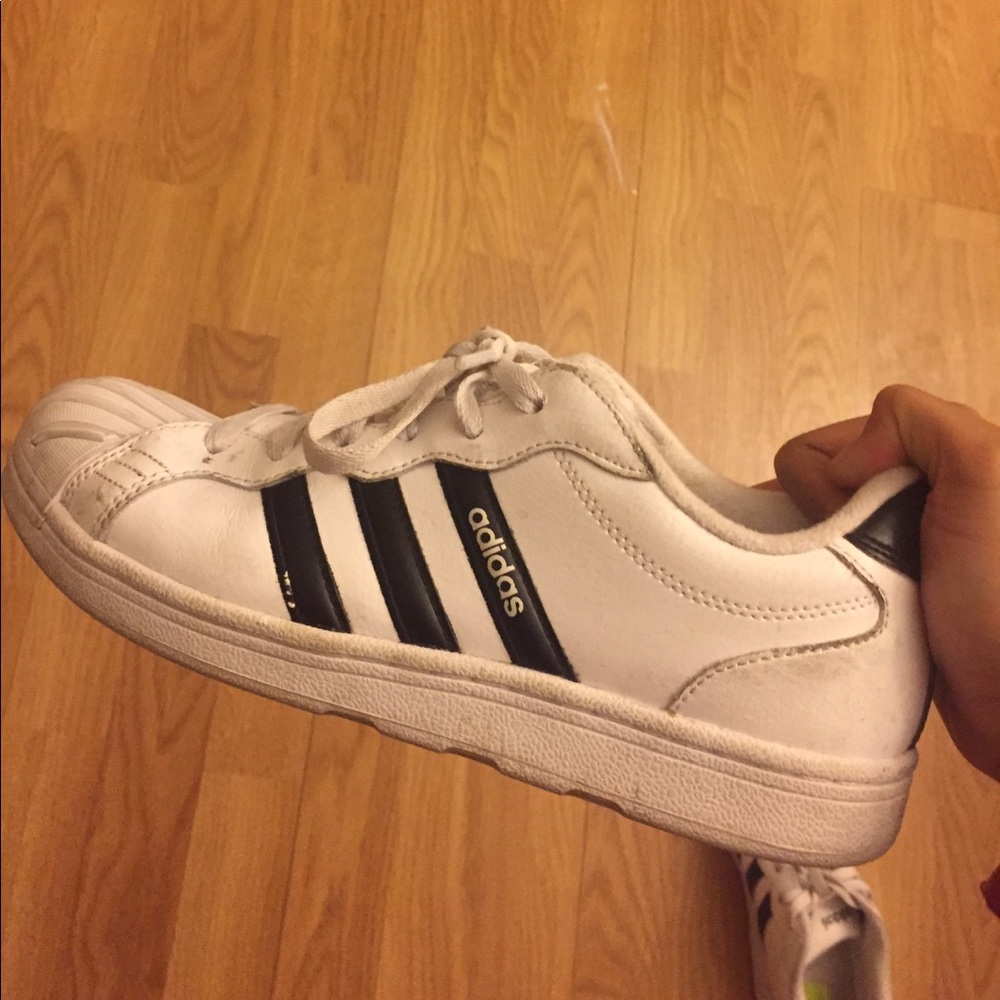 ADIDAS SHELL TOE SUPERSTAR SNEAKERS size 5 youth