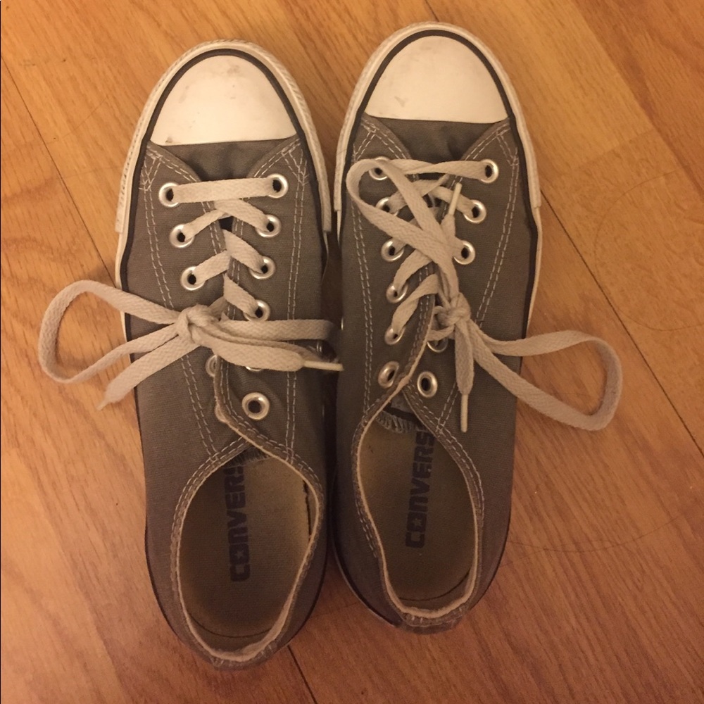 GREY CHUCK TAYLOR CONVERSE LOW TOP  women's size 7