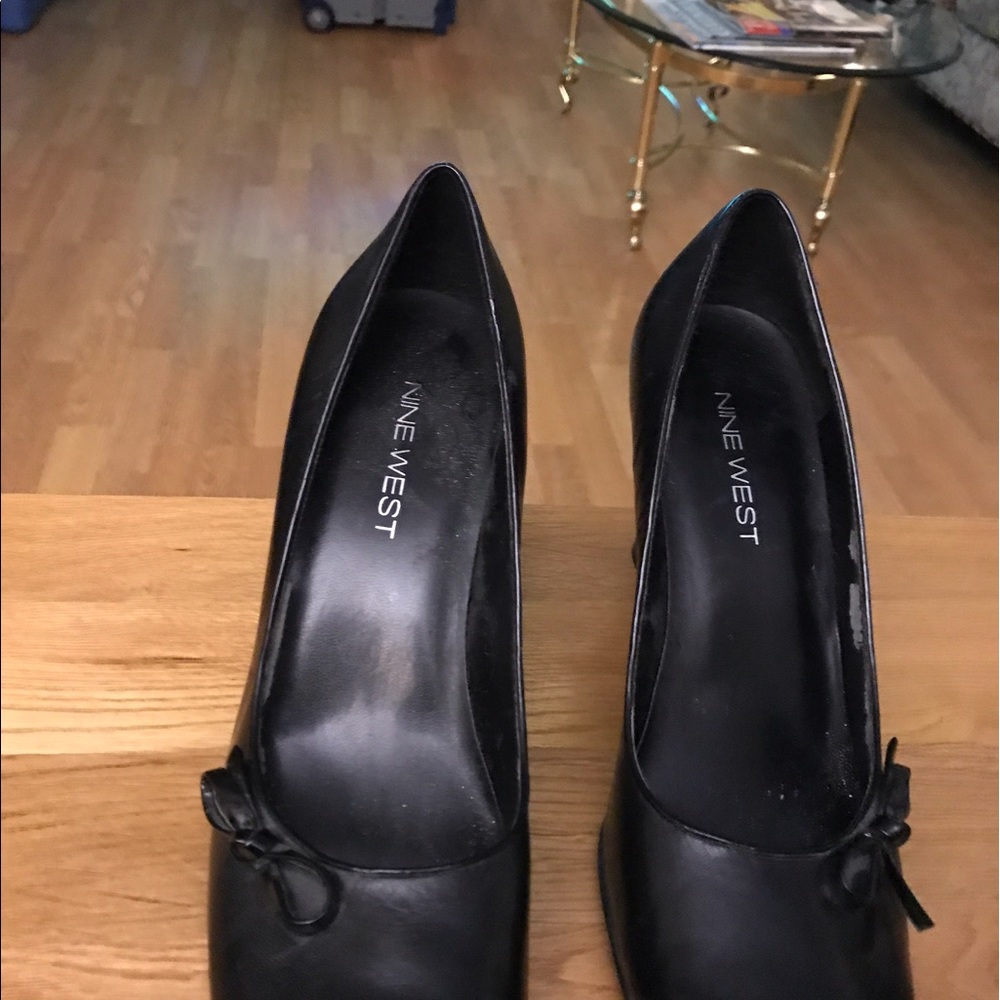 3 1/2" black, almost new Nine West black heels.