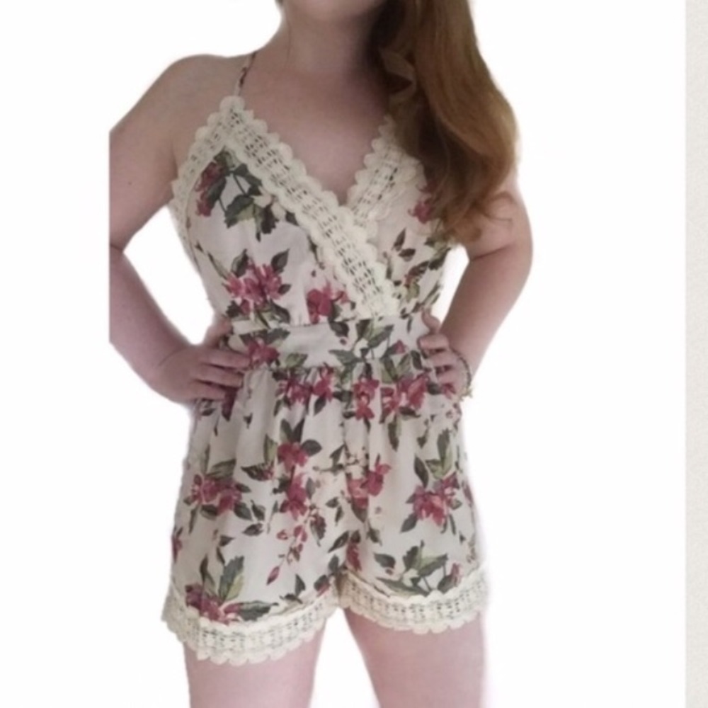 Premium Floral Romper with Lace Trim - Picture 3 of 4